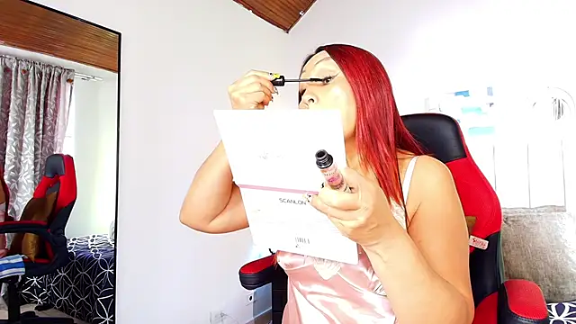 Naomi Redd online show from October 2025 07:35:01 PM