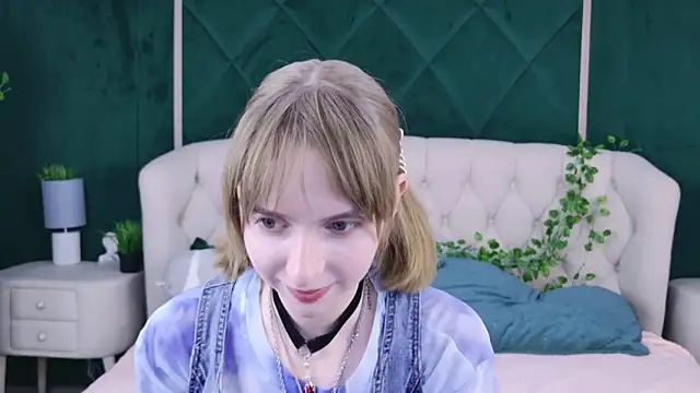 Beverly Gomes online show from November 2025 04:21:01 PM