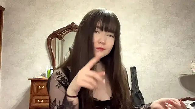 Pikmigirl18 online show from October 2025 02:47:01 PM
