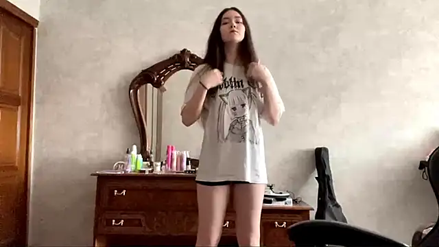 Pikmigirl18 online show from October 2025 09:32:01 AM