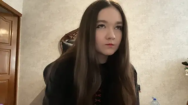 Pikmigirl18 online show from September 2025 01:11:02 PM