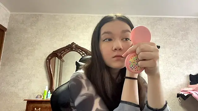 Pikmigirl18 online show from October 2025 09:55:02 AM