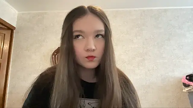 Pikmigirl18 online show from September 2025 01:32:02 PM