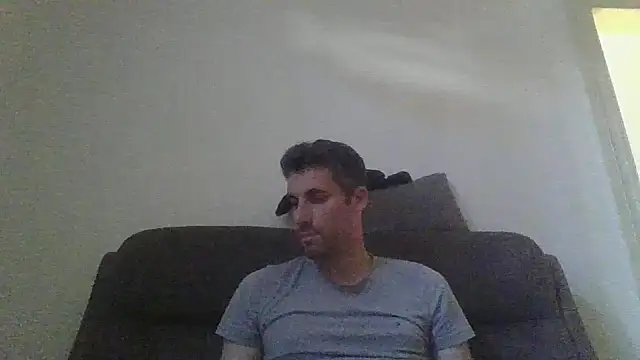 JulioIsHere4you online show from May 2026 07:15:01 AM