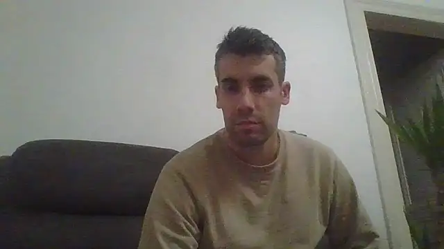 JulioIsHere4you online show from December 2025 10:46:02 PM