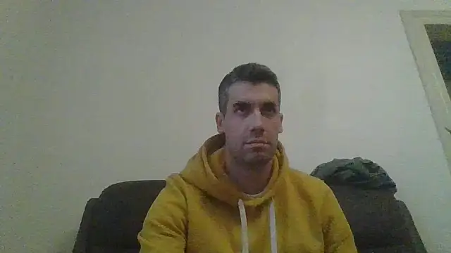 JulioIsHere4you online show from December 2025 01:22:02 PM