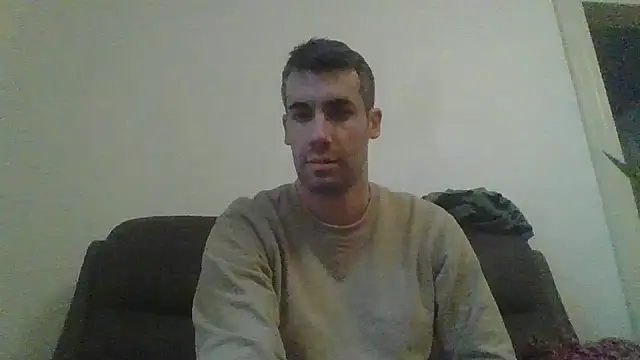 JulioIsHere4you online show from December 2025 07:57:01 AM