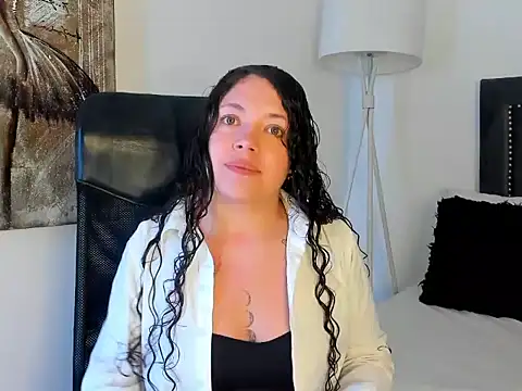 Snapshot of RubyStrong chatting on February 2026 11:42:02 AM RubyStrong online show from February 2026 11:42:02 AM