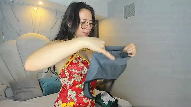 Snapshot of Bella_Sumers chatting on June 2026 03:34:01 PM Bella Sumers online show from June 2026 03:34:01 PM