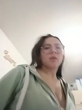 Bella Sumers online show from May 2026 02:01:02 AM