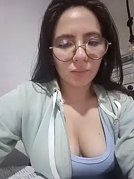 Snapshot of Bella_Sumers chatting on June 2026 04:06:02 PM Bella Sumers online show from June 2026 04:06:02 PM