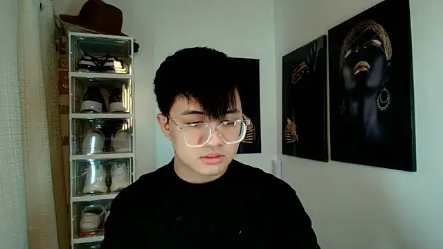 Snapshot of KentAivan chatting on October 2025 09:27:02 PM KentAivan online show from October 2025 09:27:02 PM