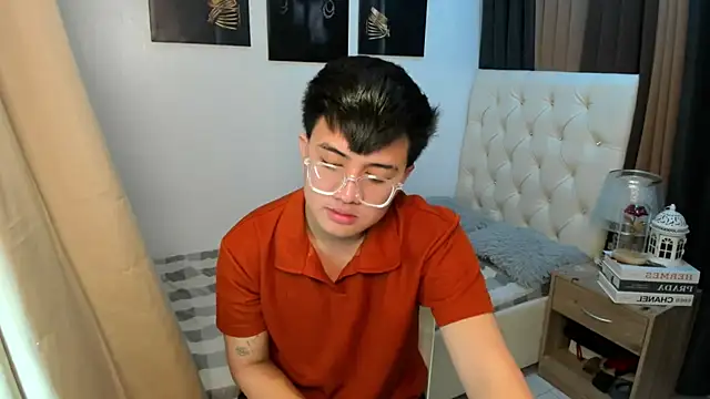 Snapshot of KentAivan chatting on October 2025 04:53:02 PM KentAivan online show from October 2025 04:53:02 PM