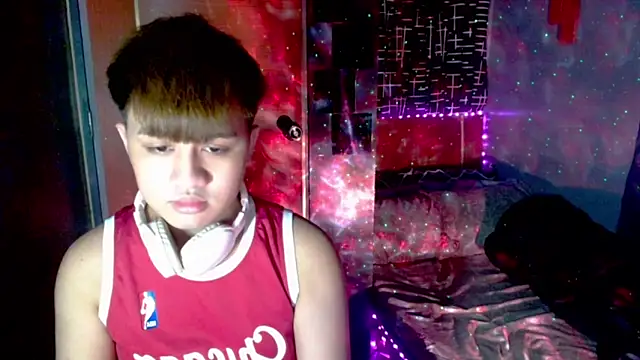 Snapshot of KentAivan chatting on February 2026 05:42:01 PM KentAivan online show from February 2026 05:42:01 PM