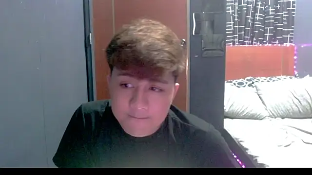 Snapshot of KentAivan chatting on February 2026 07:42:02 PM KentAivan online show from February 2026 07:42:02 PM