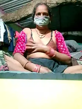 CUTE-004 online show from November 2025 04:55:02 PM