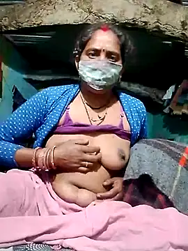 CUTE-004 online show from November 2025 03:23:01 PM