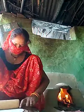 CUTE-004 online show from December 2025 06:45:01 AM