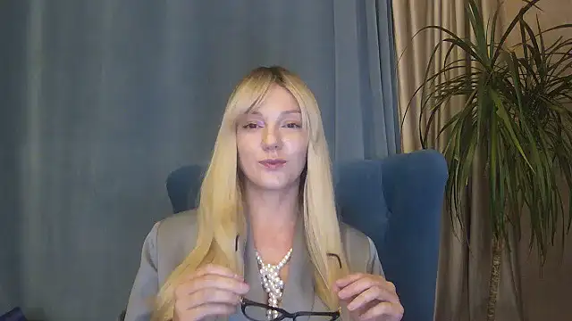 Snapshot of Zurelis chatting on November 2025 01:48:02 PM Zurelis online show from November 2025 01:48:02 PM