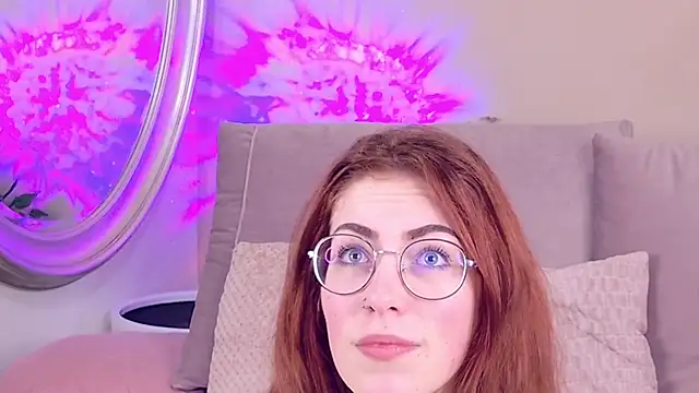 CaitlinMoon online show from December 2025 04:06:01 AM