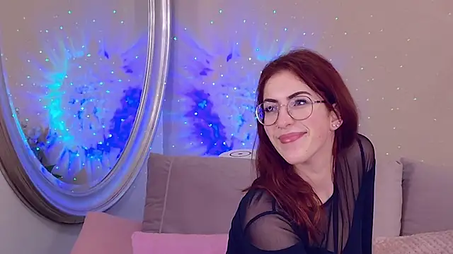 CaitlinMoon online show from December 2025 04:11:02 AM