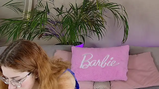 CaitlinMoon online show from November 2025 04:07:01 AM