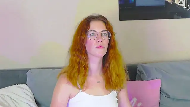 CaitlinMoon online show from November 2025 04:05:01 AM