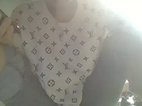 Snapshot of Bee_hunter chatting on September 2025 02:39:01 AM Bee hunter online show from September 2025 02:39:01 AM