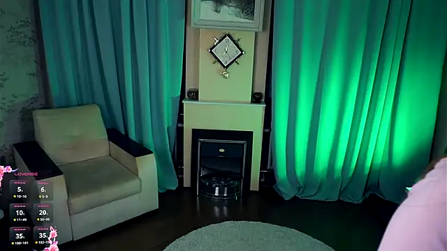 Snapshot of ShariTietge chatting on October 2025 05:35:02 PM ShariTietge online show from October 2025 05:35:02 PM