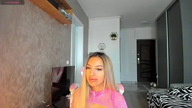 Anya Belle online show from November 2025 08:48:02 AM