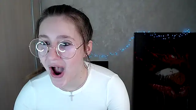 Milka kamila online show from April 2026 01:17:02 PM