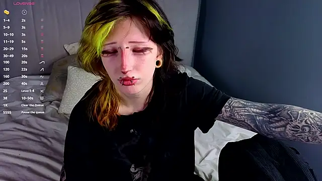 KandraCruser online show from November 2025 08:08:01 PM