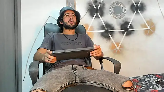 Aaron haren1 online show from September 2025 01:30:01 AM