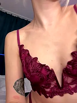 Snapshot of Elven_Elfie chatting on November 2025 05:11:01 AM Elven Elfie online show from November 2025 05:11:01 AM