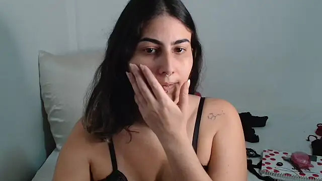 ApenasLys online show from October 2025 03:20:01 PM