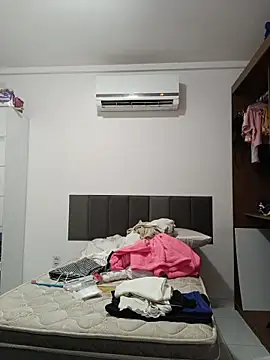 ApenasLys online show from February 2026 12:12:02 AM