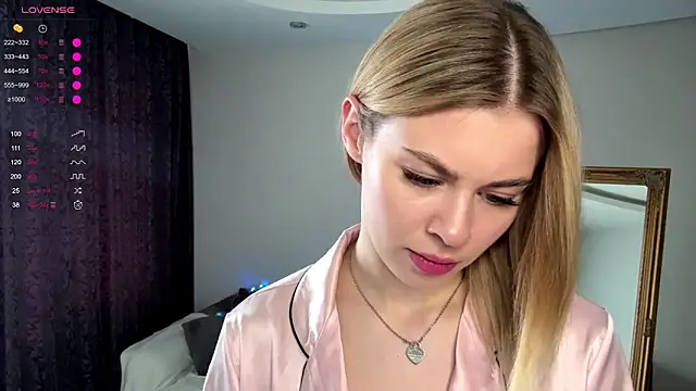 Snapshot of Lil_Elisa chatting on October 2025 10:45:02 AM Lil Elisa online show from October 2025 10:45:02 AM