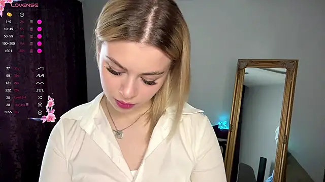 Snapshot of Lil_Elisa chatting on October 2025 10:28:02 AM Lil Elisa online show from October 2025 10:28:02 AM