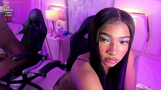 SophiaBloss online show from November 2025 04:45:01 AM