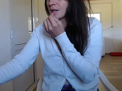 Snapshot of Missforever chatting on November 2025 04:22:01 PM Missforever online show from November 2025 04:22:01 PM