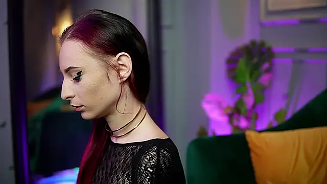 Snapshot of SaraiAngel chatting on November 2025 10:02:02 PM SaraiAngel online show from November 2025 10:02:02 PM