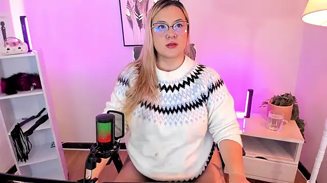 hollie joliie online show from March 2026 12:21:01 PM