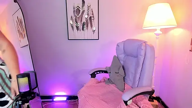 hollie joliie online show from February 2026 11:34:02 AM