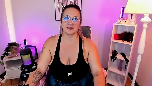 hollie joliie online show from March 2026 02:41:01 PM