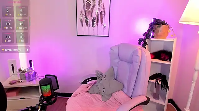 hollie joliie online show from April 2026 12:06:02 PM