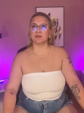 hollie joliie online show from September 2025 12:00:02 PM