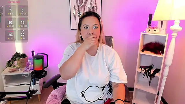 hollie joliie online show from March 2026 12:07:02 PM