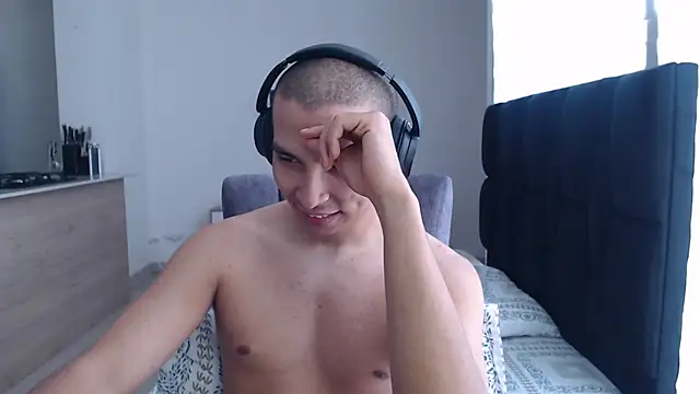 Snapshot of Auron_Demon01 chatting on December 2025 05:19:01 PM Auron Demon01 online show from December 2025 05:19:01 PM