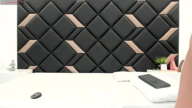 GeraldineSandoval online show from April 2026 12:19:02 PM