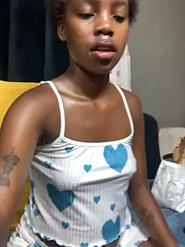 Littlebunny33 online show from April 2026 08:15:01 PM